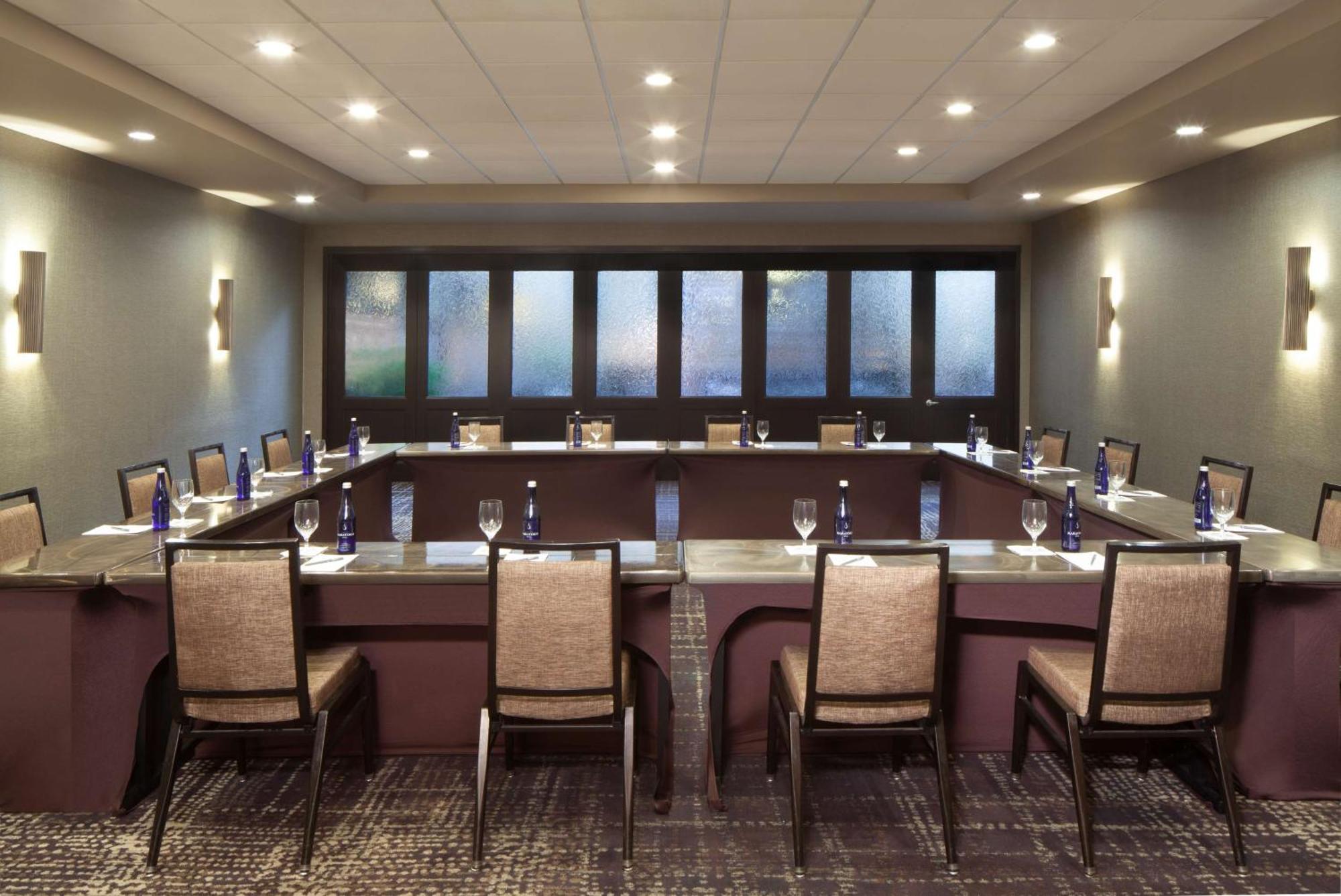 Embassy Suites By Hilton Philadelphia Airport Ngoại thất bức ảnh