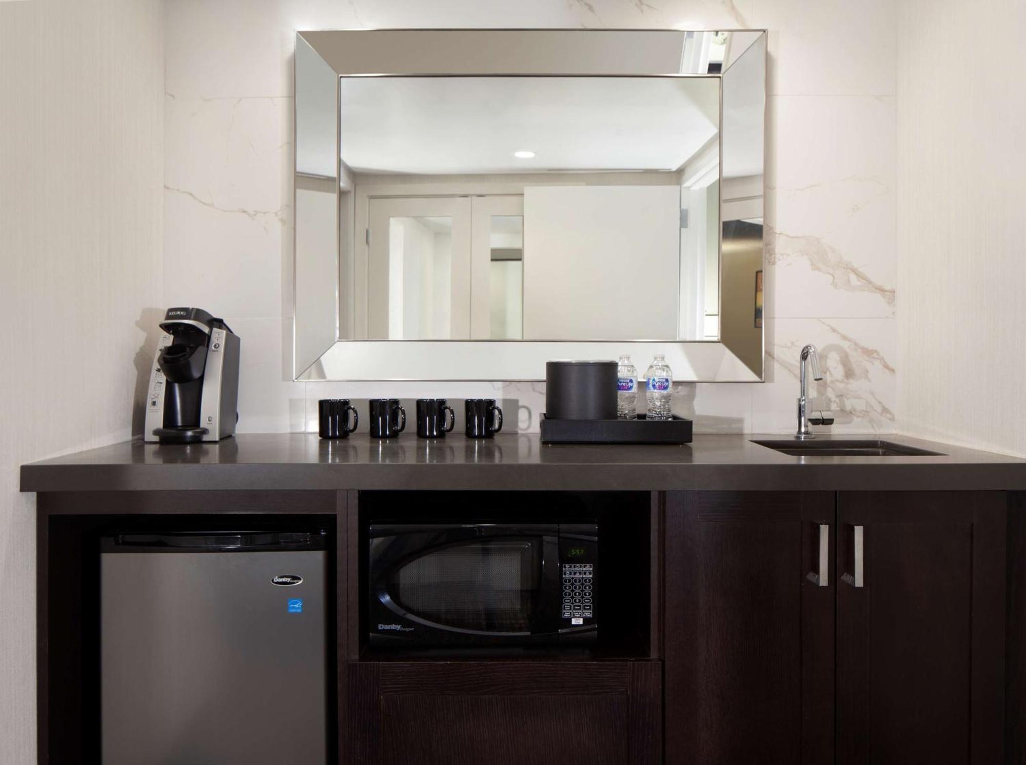 Embassy Suites By Hilton Philadelphia Airport Ngoại thất bức ảnh