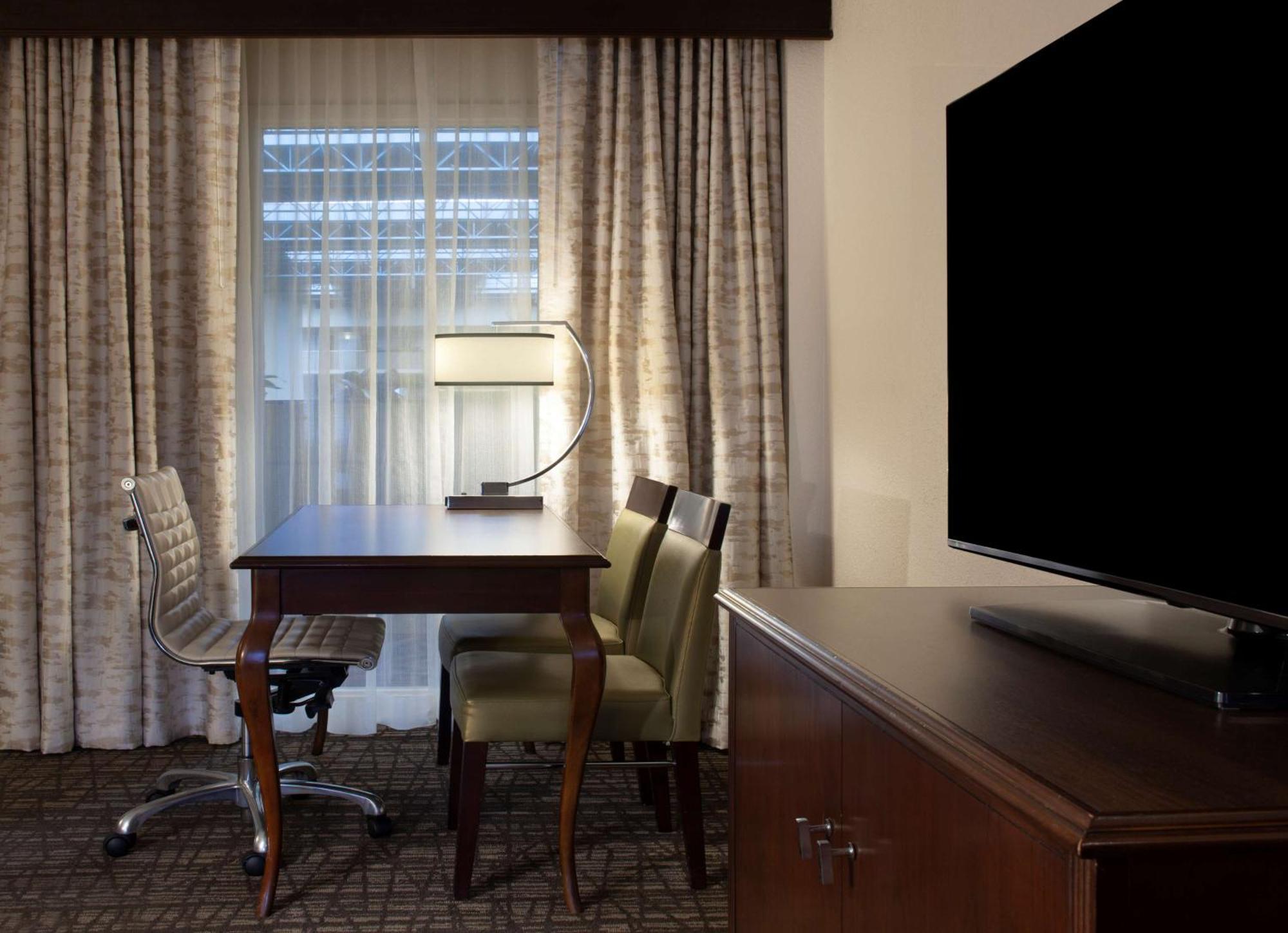 Embassy Suites By Hilton Philadelphia Airport Ngoại thất bức ảnh