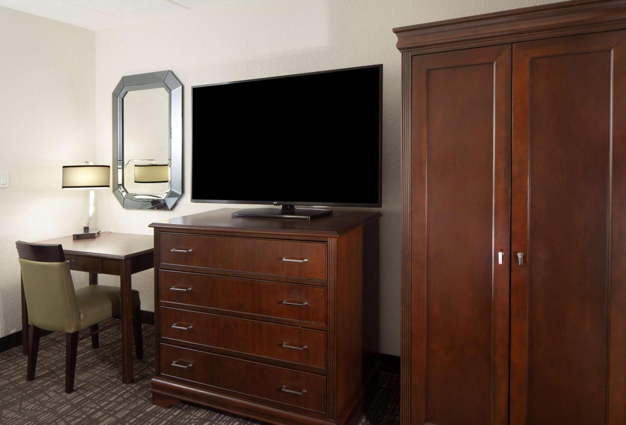 Embassy Suites By Hilton Philadelphia Airport Ngoại thất bức ảnh