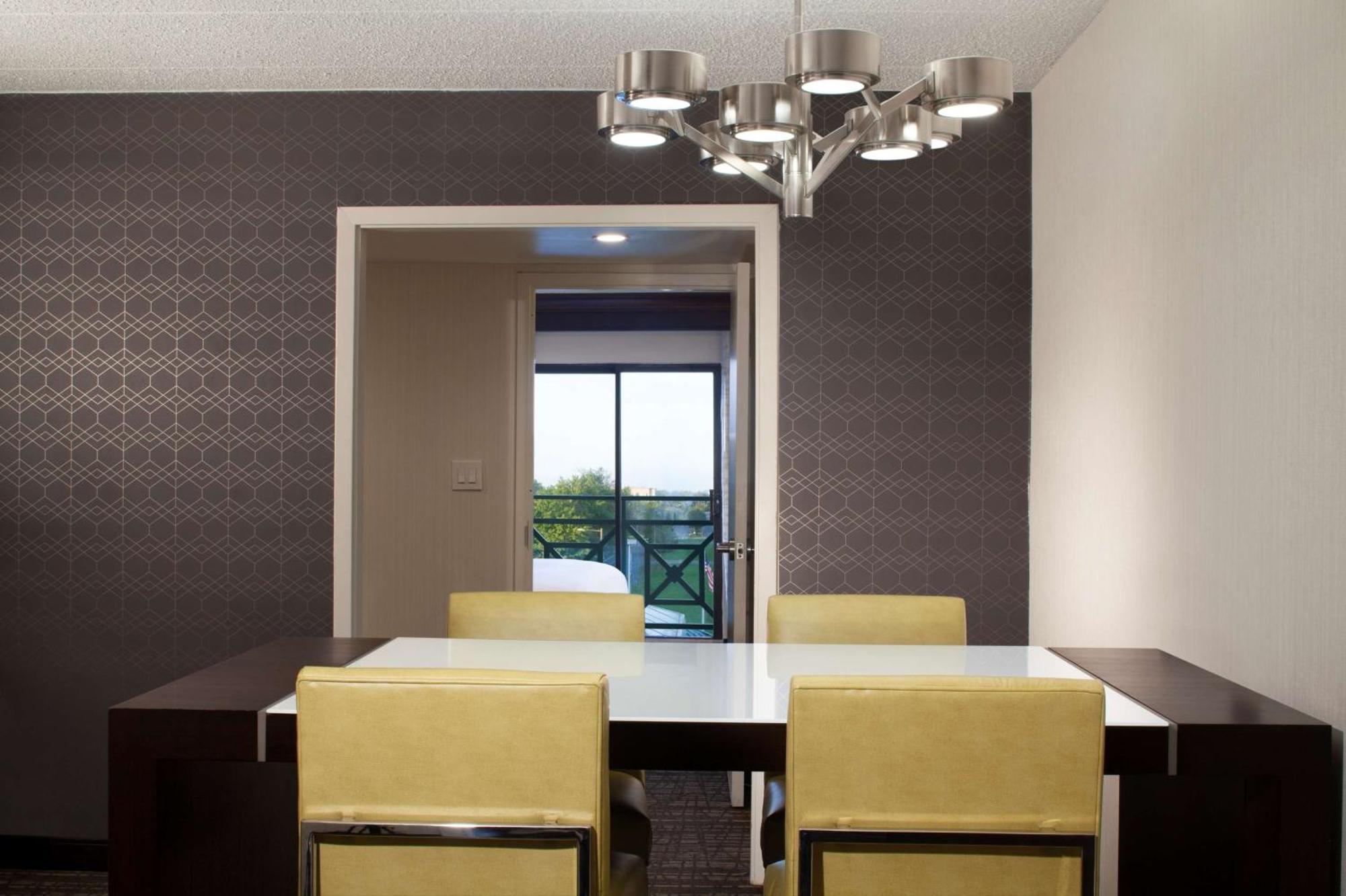 Embassy Suites By Hilton Philadelphia Airport Ngoại thất bức ảnh
